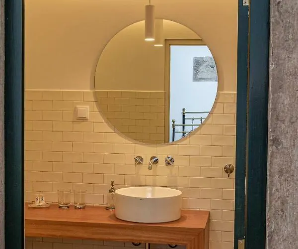 农家乐 昆塔福斯酒店 *